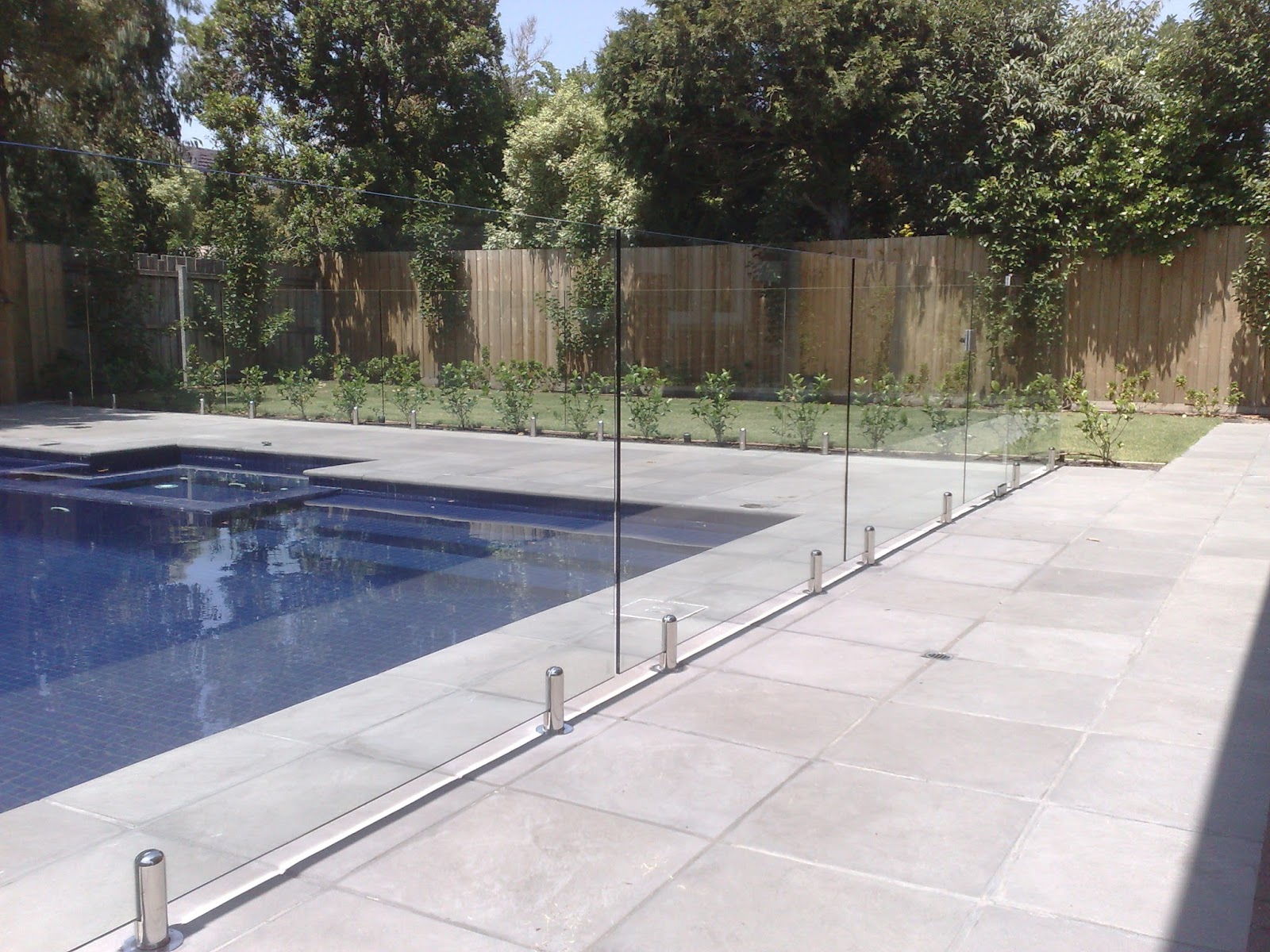 diy glass pool fencing.jpg